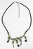 Korálkový náhrdelník s pírky zelená