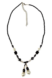 Bižuterní náhrdelník s perlami
