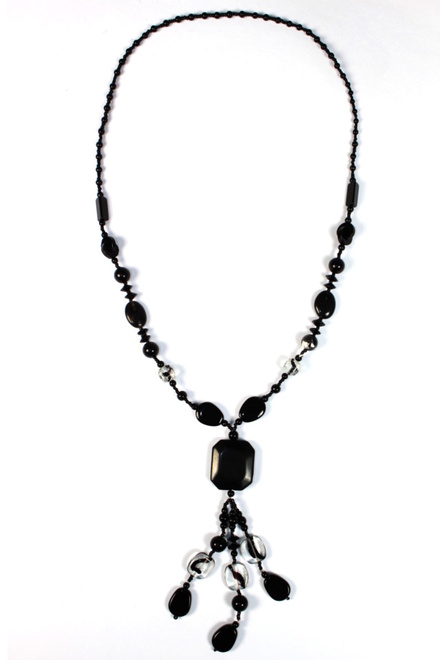 Výrazný náhrdelník z kamenů černá